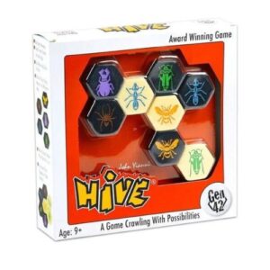 "Hive Pocket es un juego de mesa de estrategia para 2 jugadores, ideal para partidas rápidas y desafiantes. Sin tablero, fácil de llevar y jugar en cualquier lugar. A partir de 9 años."